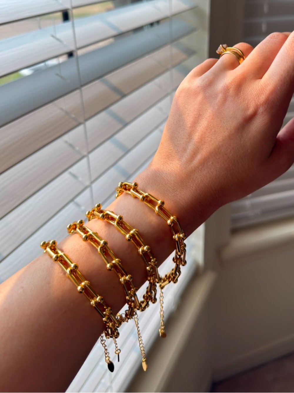 18K Tiffany Gold-plated Fashion Jewelry.  Bracelet  - Shiny Gold Tone